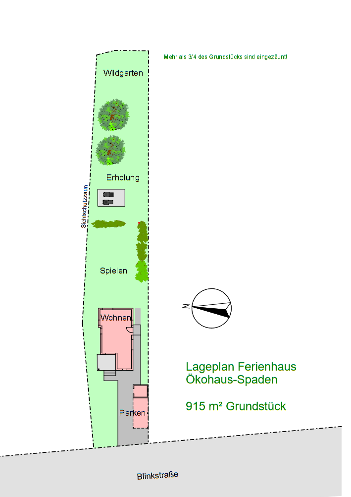 Lageplan des 915 m² großen Grundstücks mit Wildgarten, Spielbereich, Haus und Parkfläche